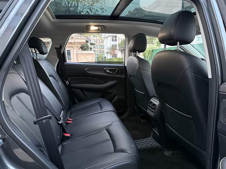 Roewe RX5 2023 2023款 PLUS 330TGI 自动领潮智享版