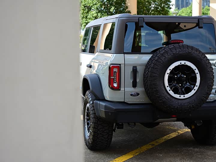 Ford Bronco 2024 2024款 2.3T 长滩大脚越野版