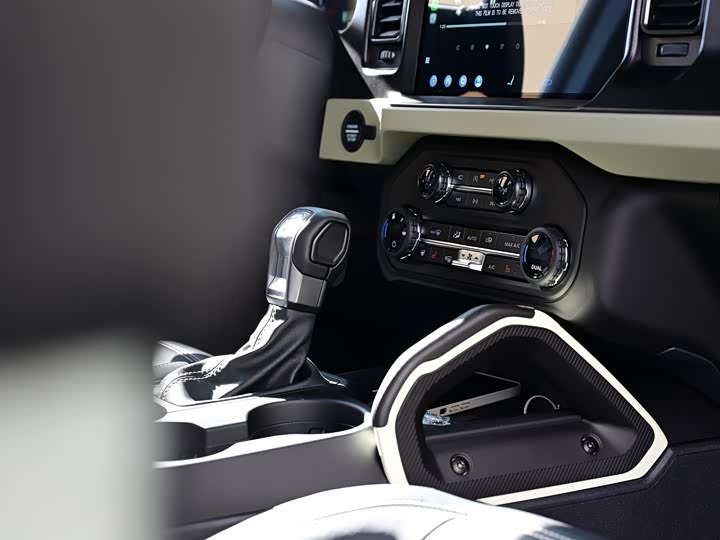 Ford Bronco 2024 2024款 2.3T 长滩大脚越野版