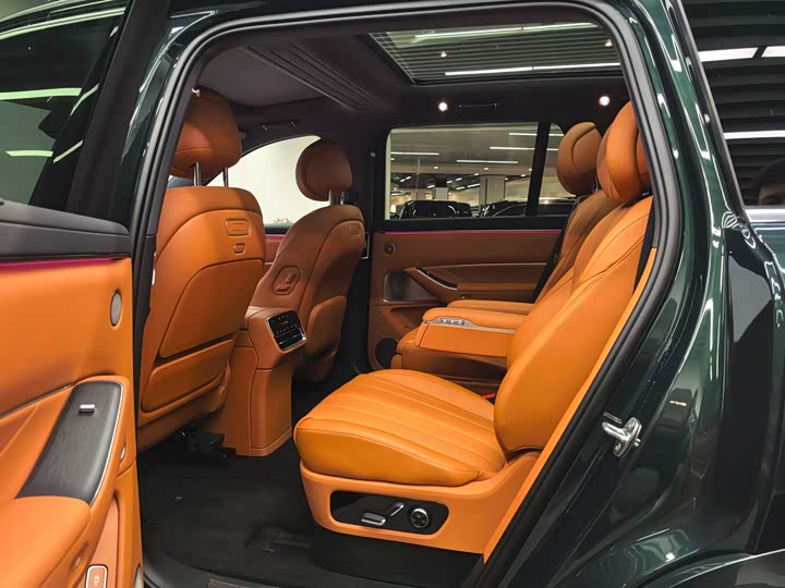 Aito M8 2025 2025款 增程 Ultra版 53.4kWh 6座版