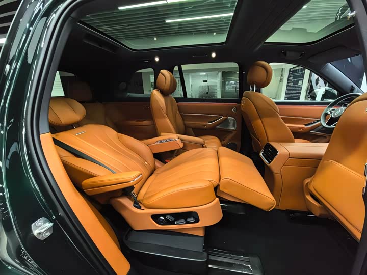 Aito M8 2025 2025款 增程 Ultra版 53.4kWh 6座版