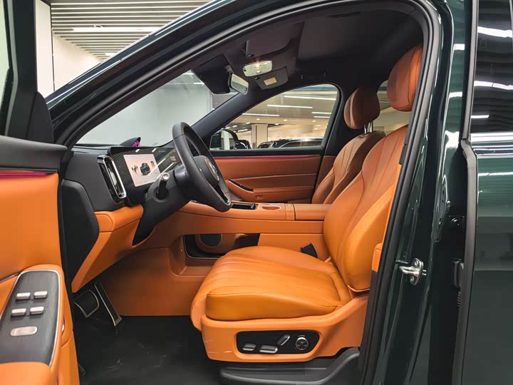 Aito M8 2025 2025款 增程 Ultra版 53.4kWh 6座版