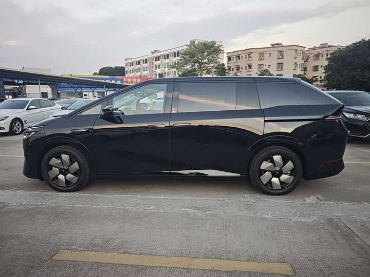 XPeng X9 2025 2025款 纯电 650长续航 Max