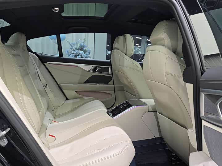BMW 8 Series 2022 2022款 840i 四门轿跑车 M运动套装
