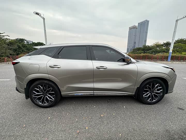 Changan Oshan Z6 Hybrid 2023 2023款 智电iDD 150KM旗舰PLUS智慧泊车版