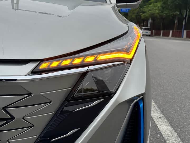 Changan Oshan Z6 Hybrid 2023 2023款 智电iDD 150KM旗舰PLUS智慧泊车版