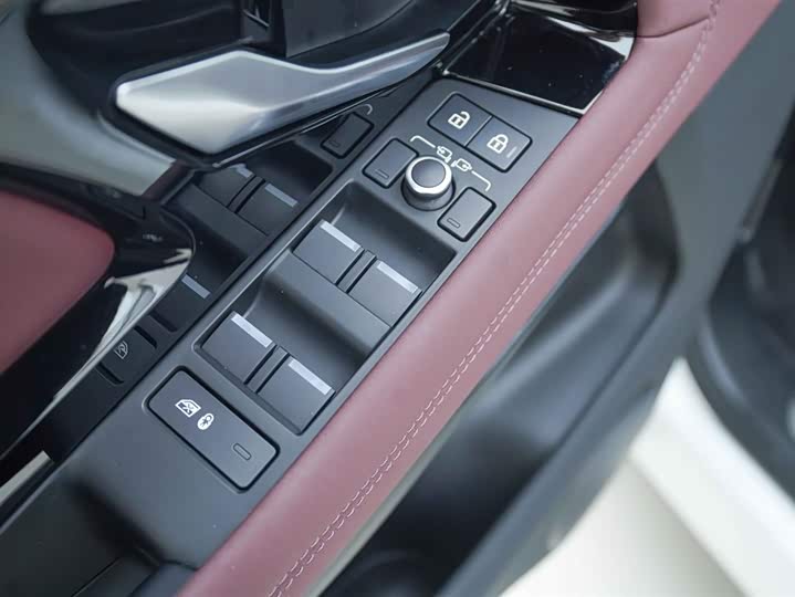 Land Rover Range Rover Evoque L Hybrid 2023 2023款 极光L P300e 插电式电动混合版