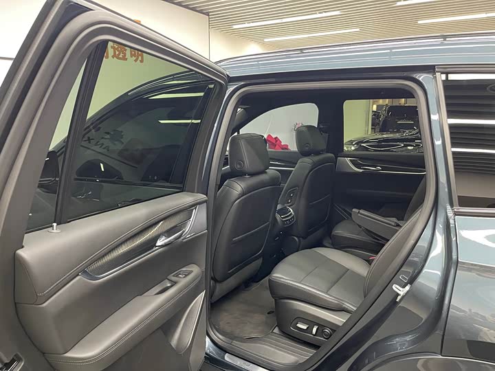Cadillac XT6 2025 2025款 2.0T 六座四驱尊贵行政黑标版