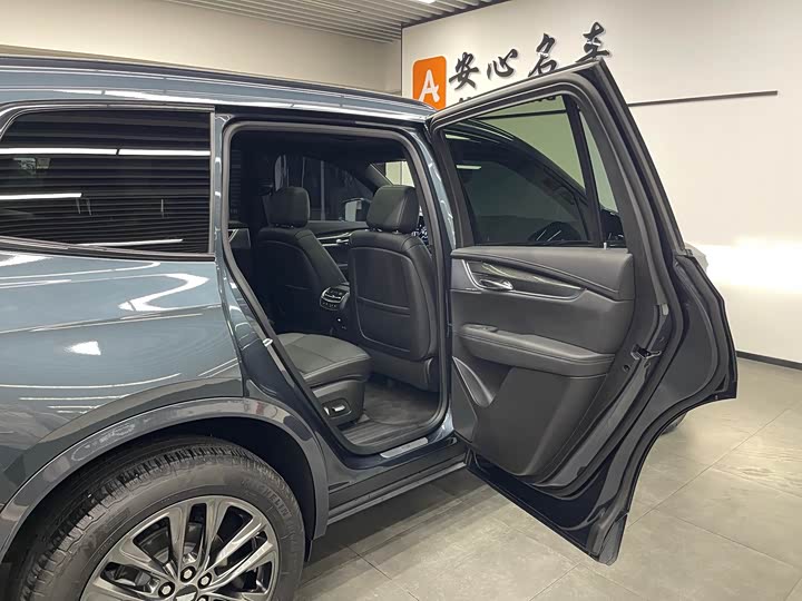 Cadillac XT6 2025 2025款 2.0T 六座四驱尊贵行政黑标版