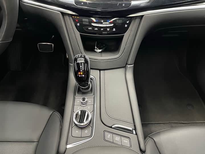 Cadillac XT6 2025 2025款 2.0T 六座四驱尊贵行政黑标版