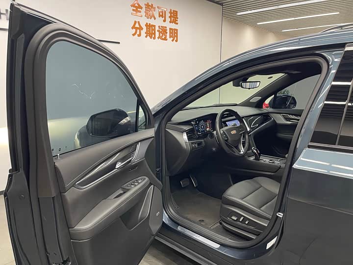Cadillac XT6 2025 2025款 2.0T 六座四驱尊贵行政黑标版