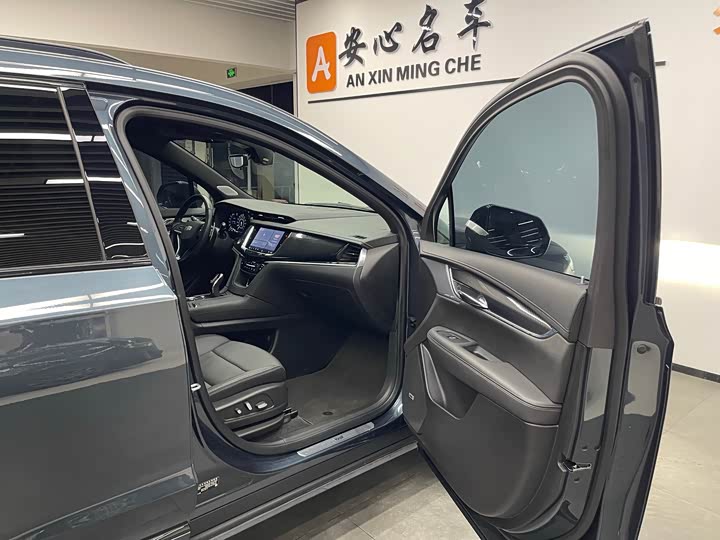 Cadillac XT6 2025 2025款 2.0T 六座四驱尊贵行政黑标版
