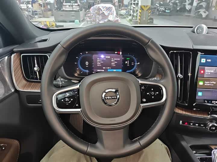 Volvo XC60 Hybrid 2025 2025款 插电式混动 长续航四驱智雅豪华版