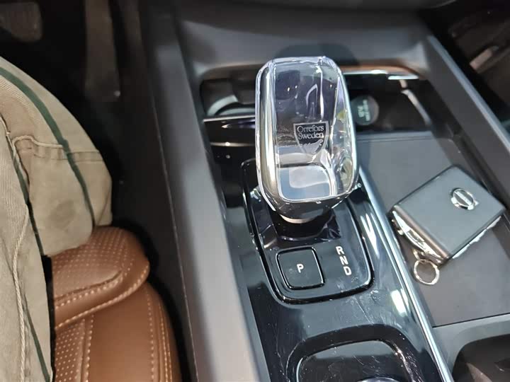 Volvo XC60 Hybrid 2025 2025款 插电式混动 长续航四驱智雅豪华版