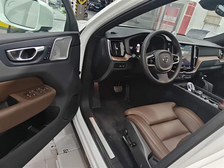 Volvo XC60 Hybrid 2025 2025款 插电式混动 长续航四驱智雅豪华版