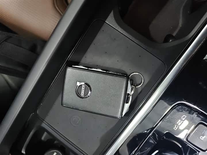 Volvo XC60 Hybrid 2025 2025款 插电式混动 长续航四驱智雅豪华版