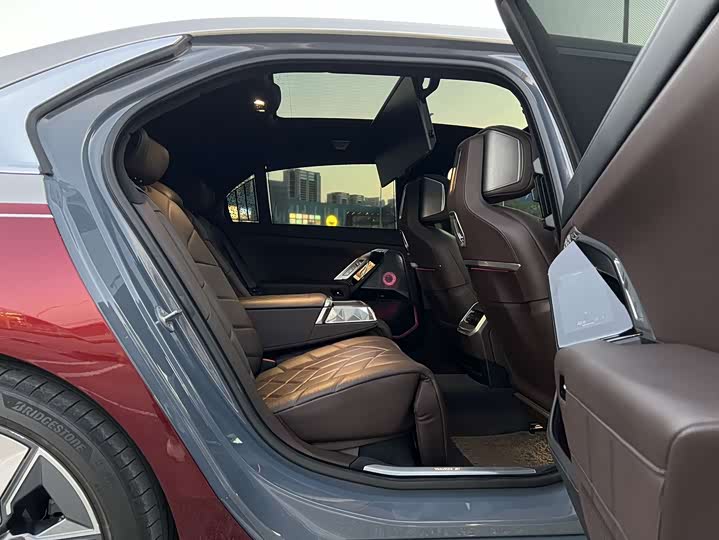 BMW i7 2023 2023款 xDrive60L 豪华套装