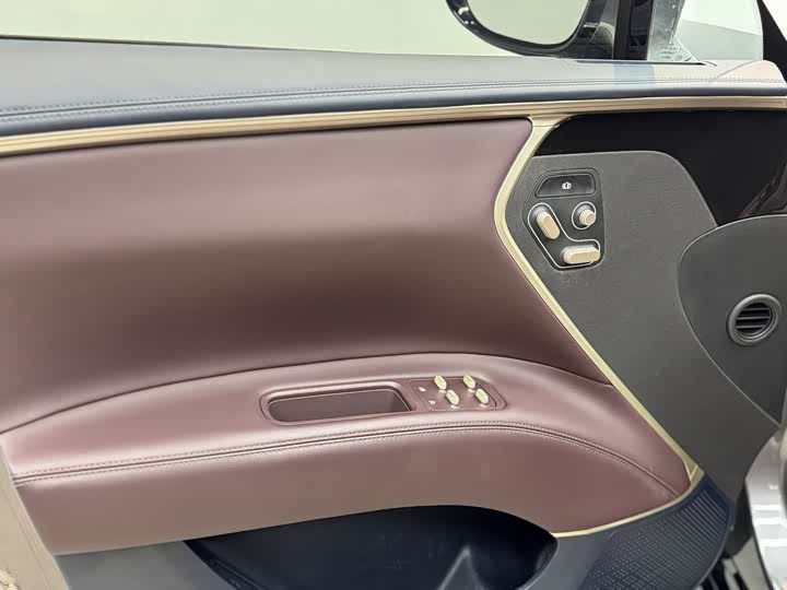 Avatr 11 2023 2023款 鸿蒙 90度 后驱版