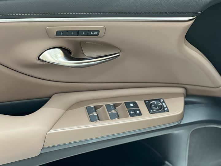 Lexus ES 2025 2025款 200 臻享版