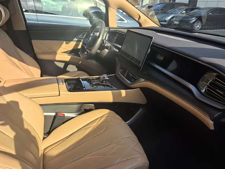 Denza D9 2025 2025款 DM-i 智驾版 1020 四驱旗舰型