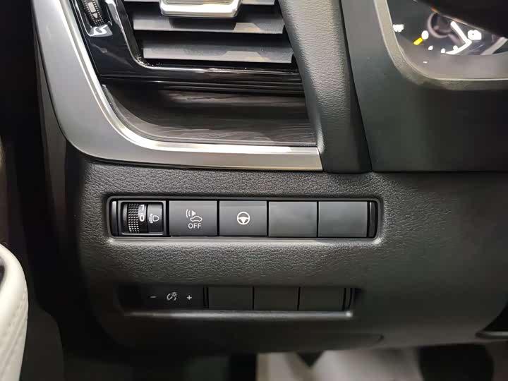 Nissan X-Trail 2023 2023款 e-POWER 超混双电机四驱豪华版