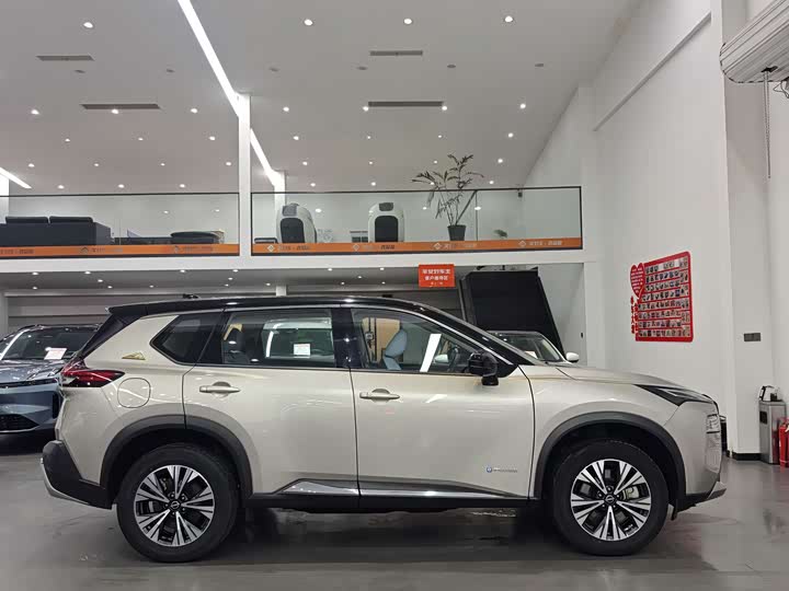 Nissan X-Trail 2023 2023款 e-POWER 超混双电机四驱豪华版