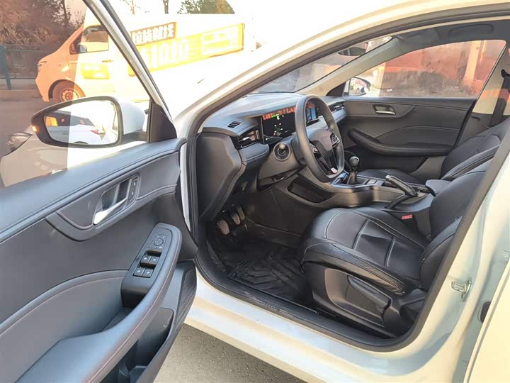 Roewe i5 2023 2023款 1.5L 手动舒享版