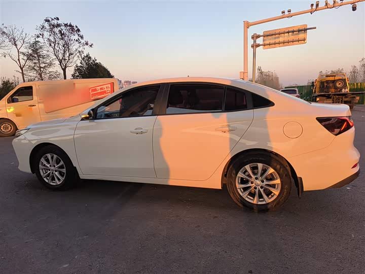 Roewe i5 2023 2023款 1.5L 手动舒享版
