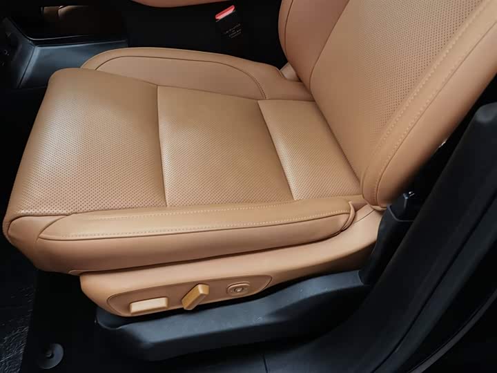 Leapmotor C16 2026 2026款 增程 280激光雷达智尊版 6座