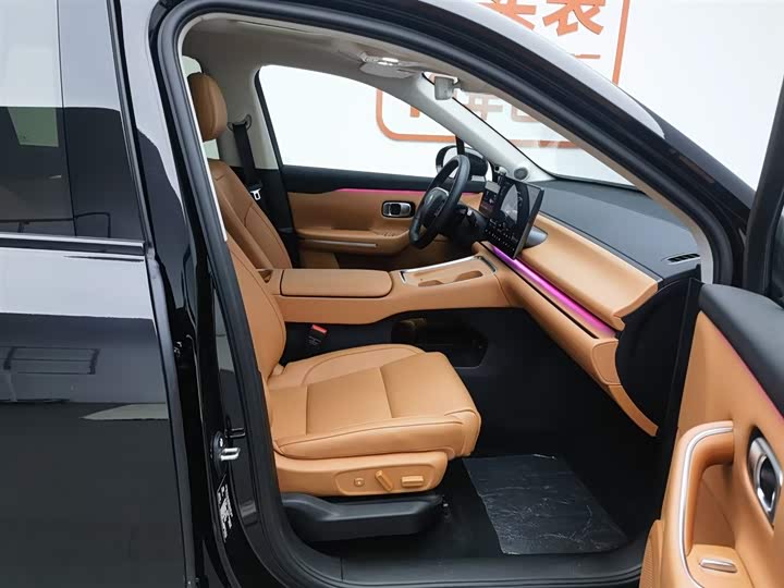 Leapmotor C16 2026 2026款 增程 280激光雷达智尊版 6座