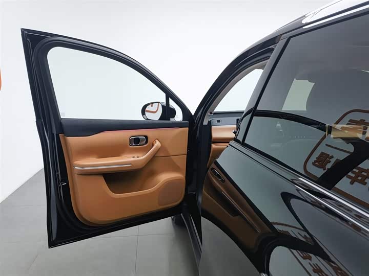 Leapmotor C16 2026 2026款 增程 280激光雷达智尊版 6座