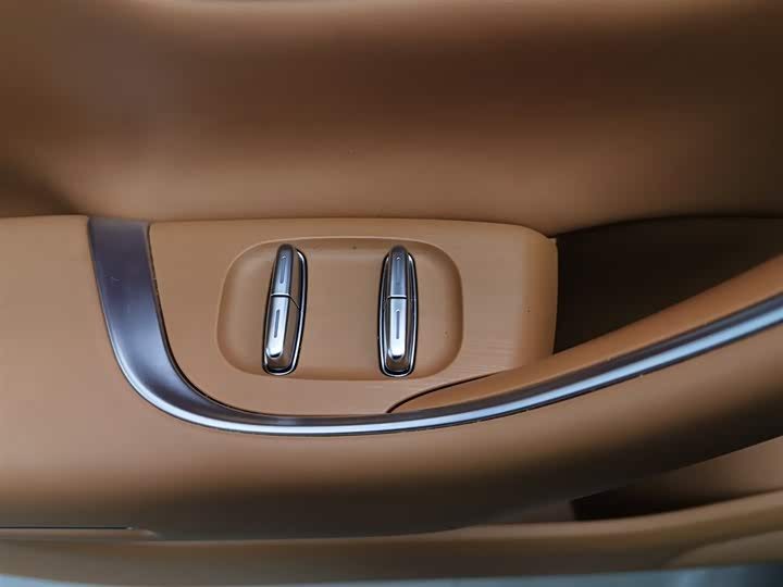 Leapmotor C16 2026 2026款 增程 280激光雷达智尊版 6座