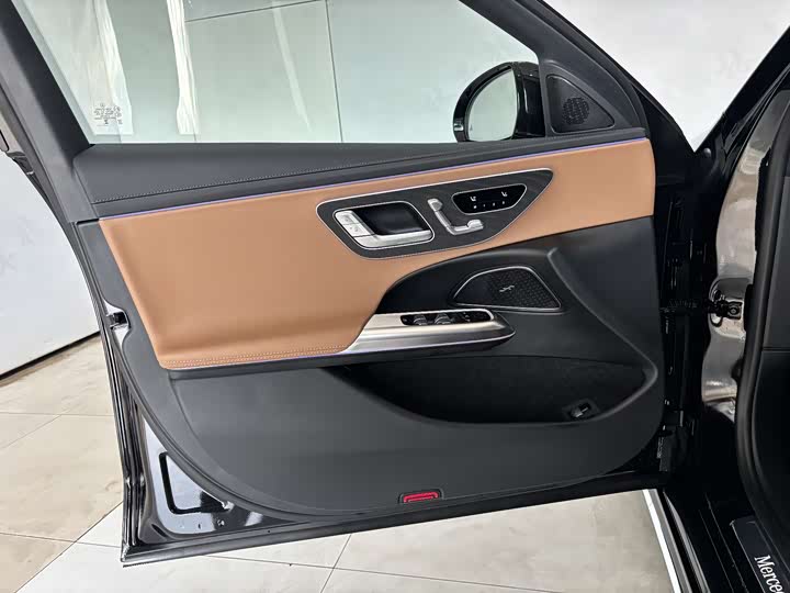 Mercedes-Benz E-Class Hybrid 2024 2024款 E 350 e L 插电式混合动力运动轿车