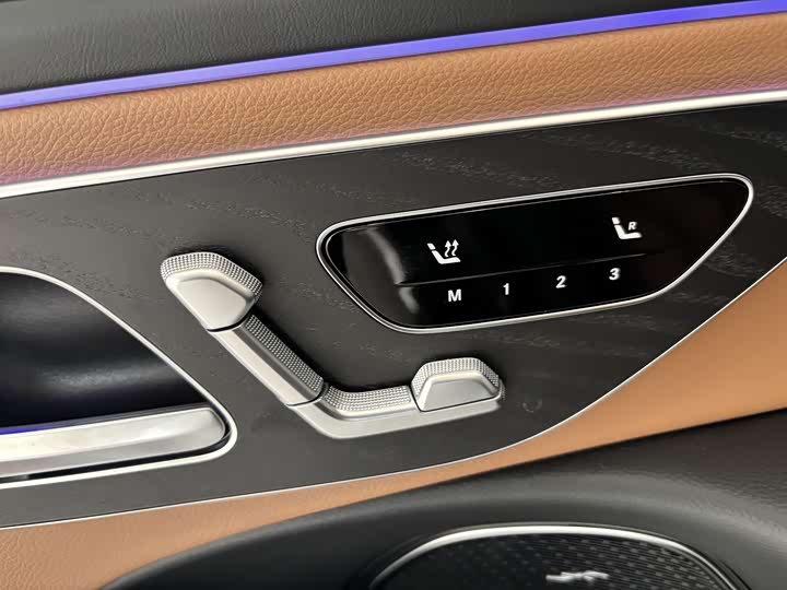 Mercedes-Benz E-Class Hybrid 2024 2024款 E 350 e L 插电式混合动力运动轿车