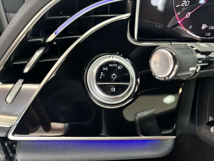 Mercedes-Benz E-Class Hybrid 2024 2024款 E 350 e L 插电式混合动力运动轿车