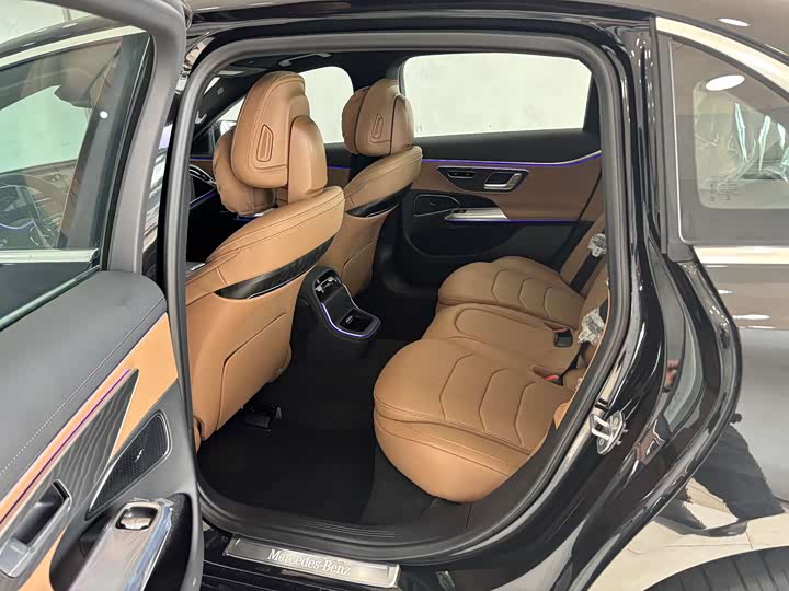 Mercedes-Benz E-Class Hybrid 2024 2024款 E 350 e L 插电式混合动力运动轿车