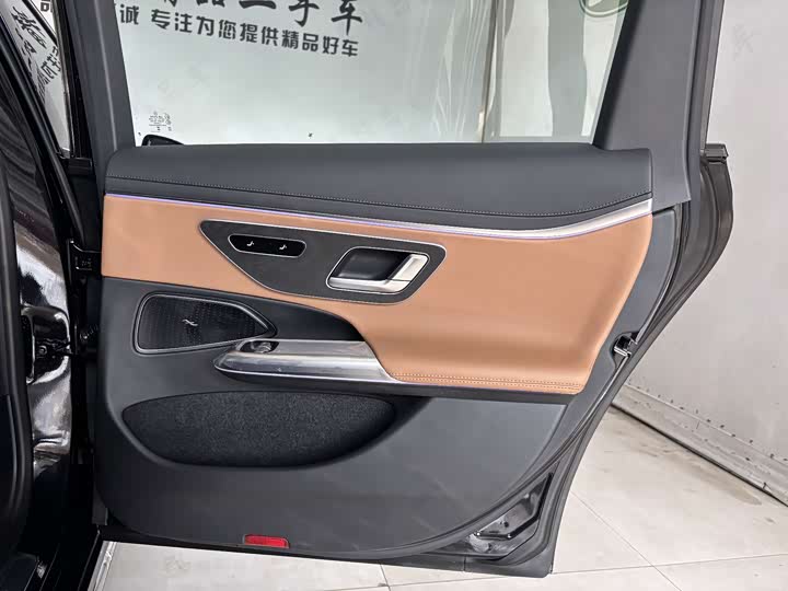 Mercedes-Benz E-Class Hybrid 2024 2024款 E 350 e L 插电式混合动力运动轿车