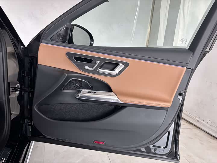 Mercedes-Benz E-Class Hybrid 2024 2024款 E 350 e L 插电式混合动力运动轿车