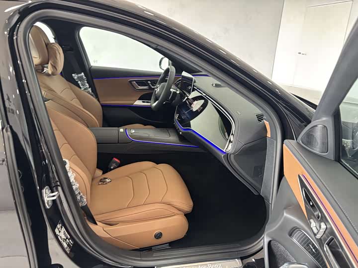 Mercedes-Benz E-Class Hybrid 2024 2024款 E 350 e L 插电式混合动力运动轿车