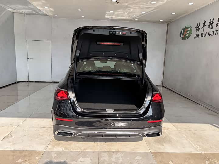 Mercedes-Benz E-Class Hybrid 2024 2024款 E 350 e L 插电式混合动力运动轿车