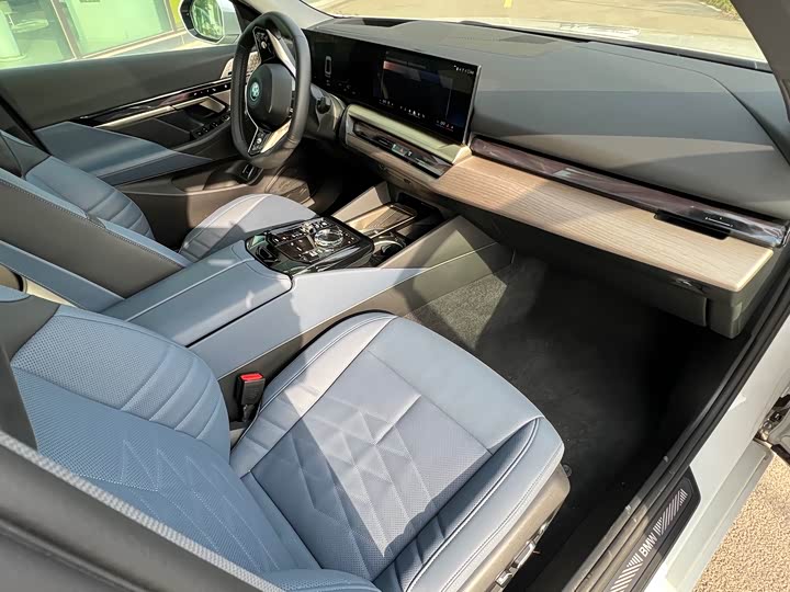 BMW i5 2024 2024款 eDrive 35L 尊享型 豪华套装