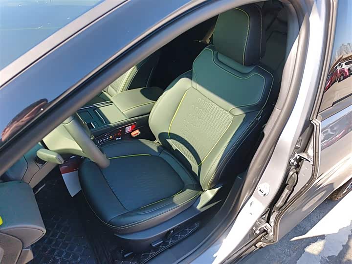 Ford Mondeo 2025 2025款 2.0T EcoBoost E 混动 运动版