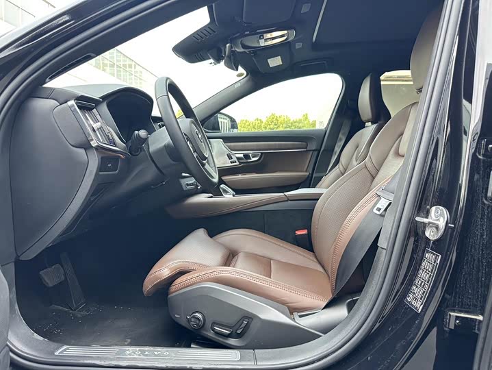 Volvo S90 2025 2025款 B5 智雅豪华版