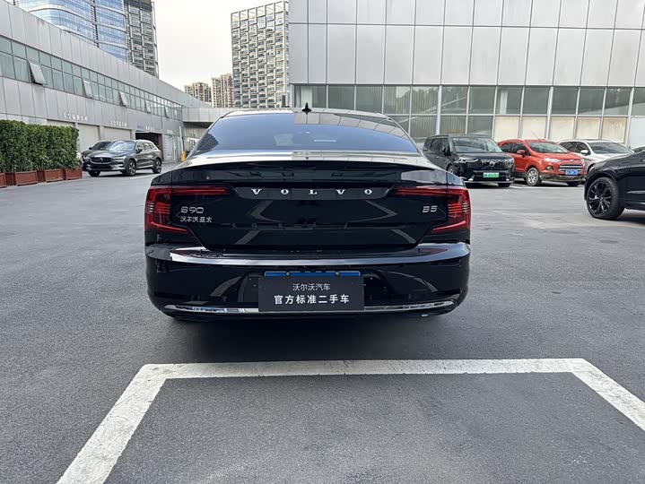 Volvo S90 2025 2025款 B5 智雅豪华版