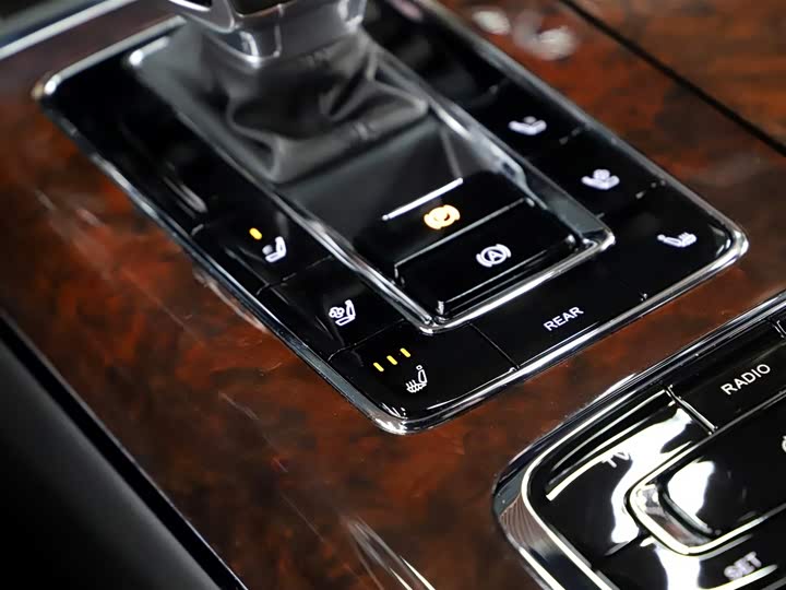 Hongqi LS7 (Guoyao) 2022 2022款 4.0T 典雅旗航版 6座