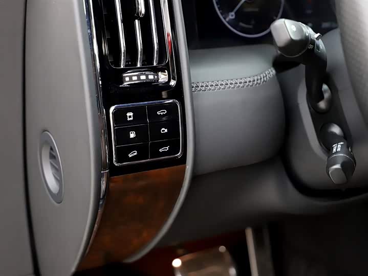 Hongqi LS7 (Guoyao) 2022 2022款 4.0T 典雅旗航版 6座