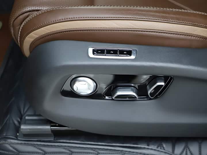 Hongqi LS7 (Guoyao) 2022 2022款 4.0T 典雅旗航版 6座