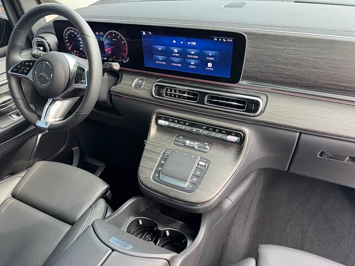 Mercedes-Benz V-Class 2024 2024款 V 300 L 长轴距豪华版