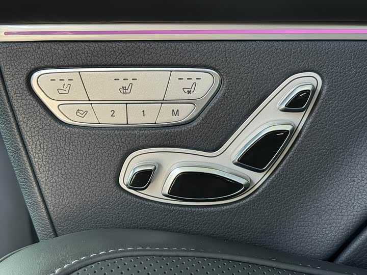 Mercedes-Benz V-Class 2024 2024款 V 300 L 长轴距豪华版