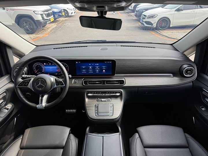 Mercedes-Benz V-Class 2024 2024款 V 300 L 长轴距豪华版